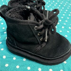 Black UGGS 7C
